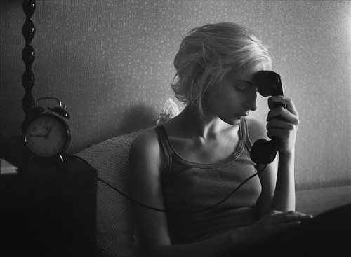 sad_girl_by_phone